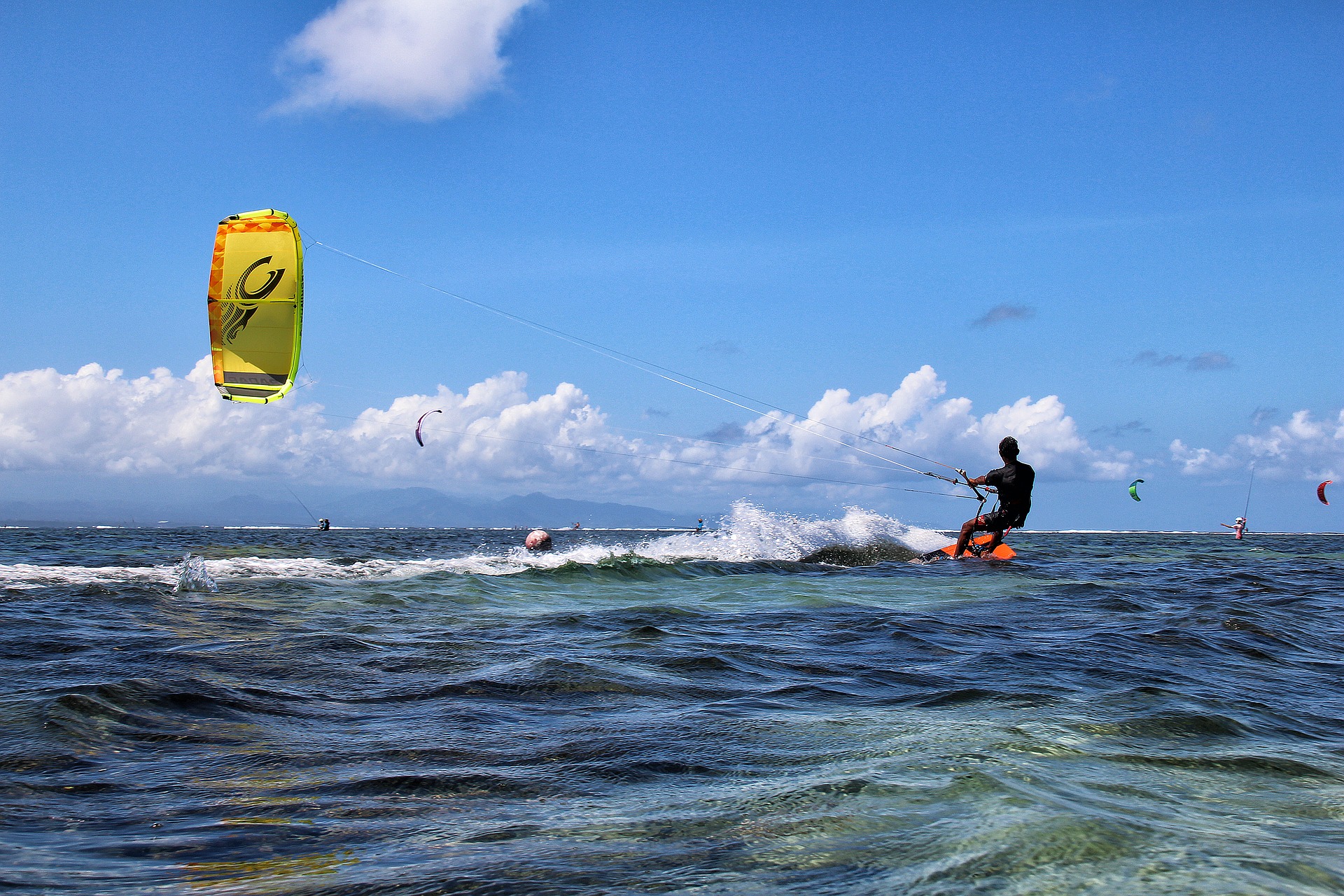 kite-surfing-1778293_1920